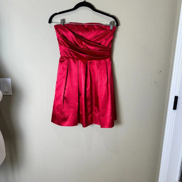 VINTAGE Roberta Party Dress Red Satin Strapless Pleated Bodice - size 5/6 - Picture 12 of 14